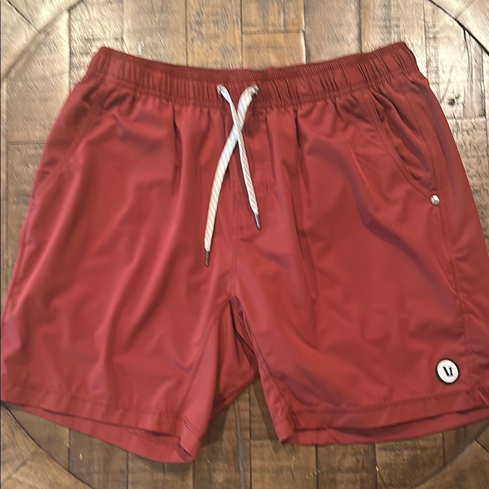 Vuori Kore lined Shorts - Currant/Deep Red